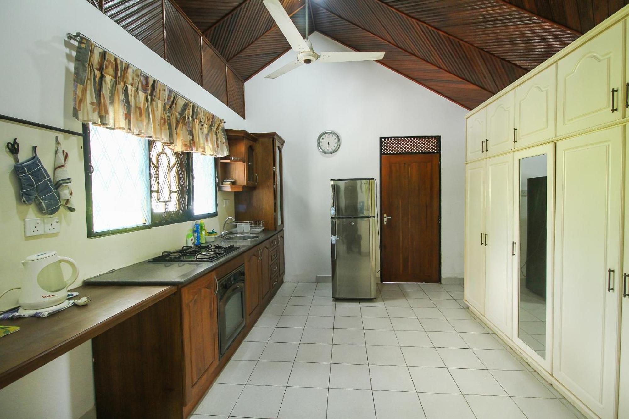 Lioni Holidays Villa Negombo Phòng bức ảnh